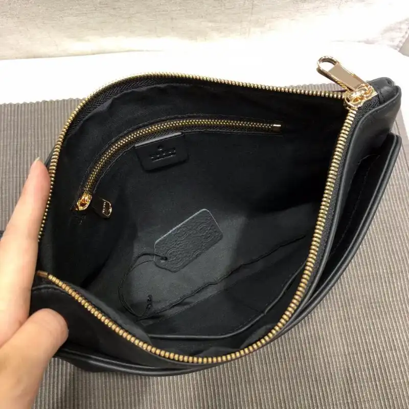 G*u*i bags 1917m0074