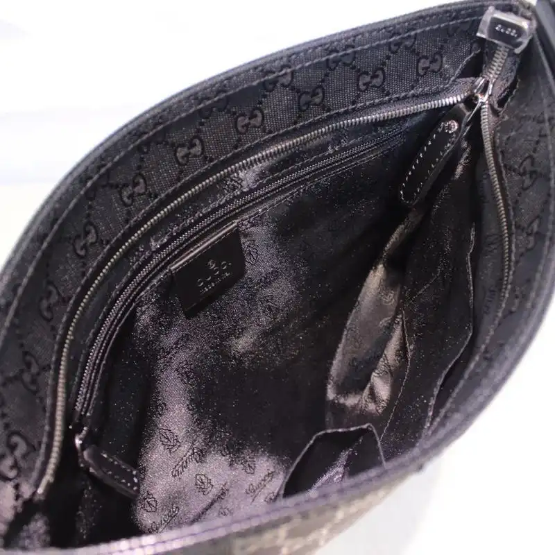 G*u*i messenger bags 19gm0031