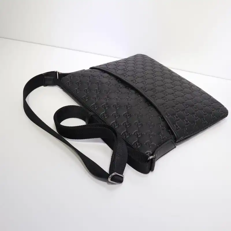 G*u*i messenger bags 19gm0050
