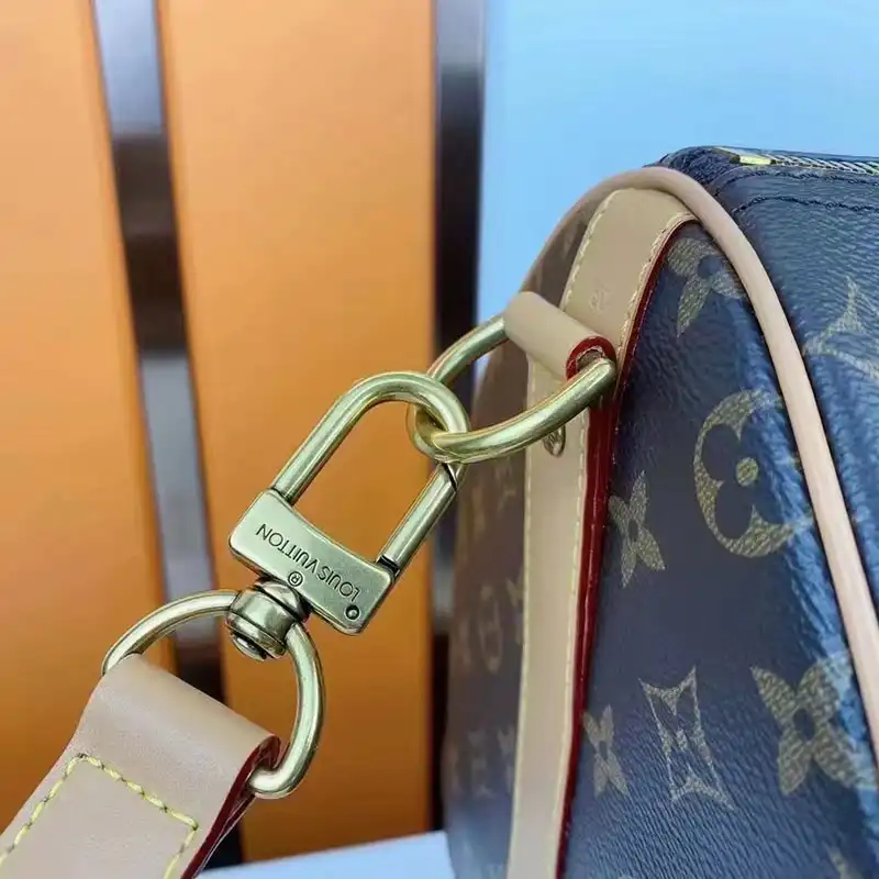 LV Bag 2209HT0032