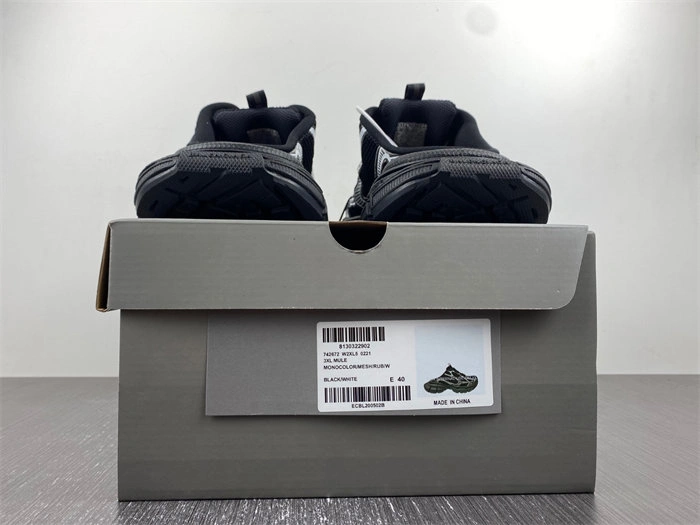 Sporty Balenciaga 742672 W2XL5 4392