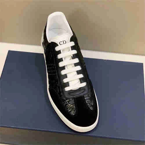 Sleek DR Sneaker 1147
