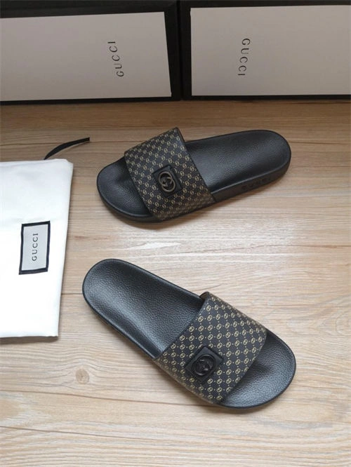 Lightweight Gocci Slipper 5700