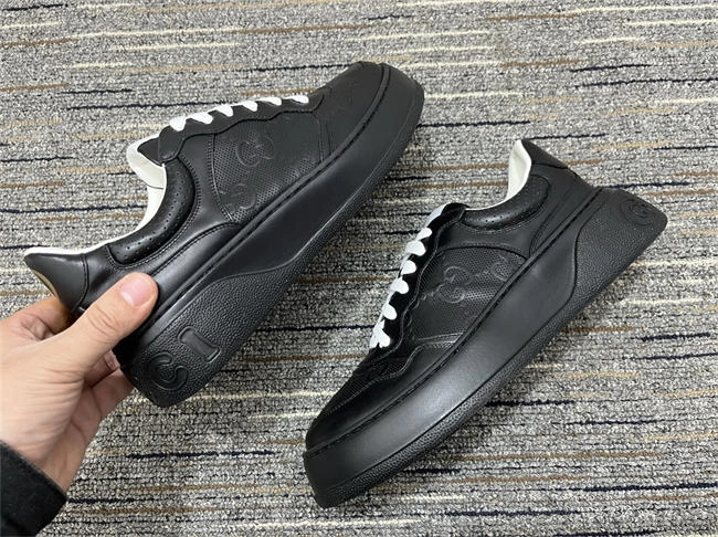 breathable G*u*i low top sneaker 554