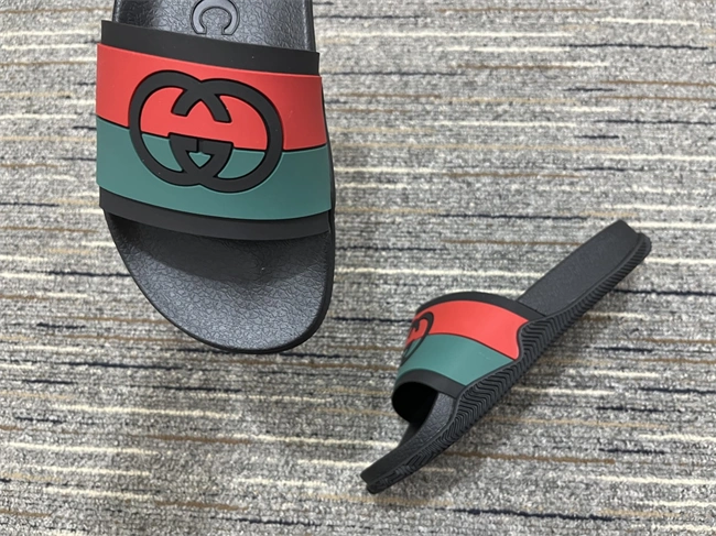 G*u*i slide casual 419