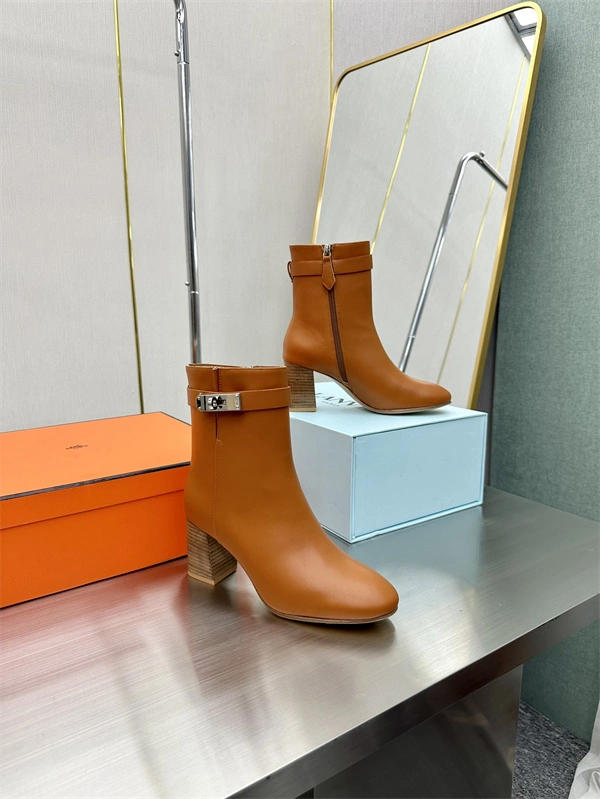 Comfortable H Boot 2416