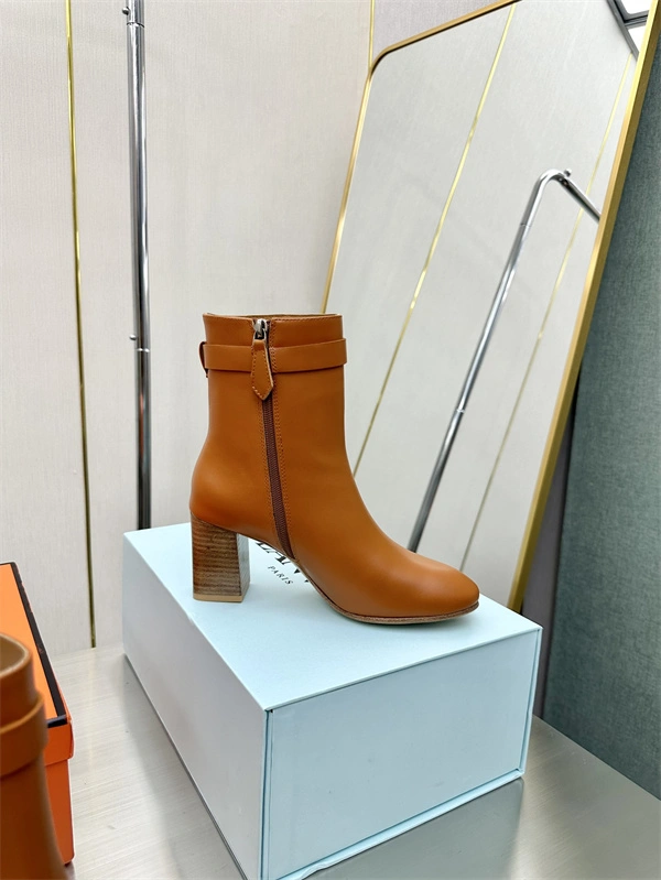 Comfortable H Boot 2416