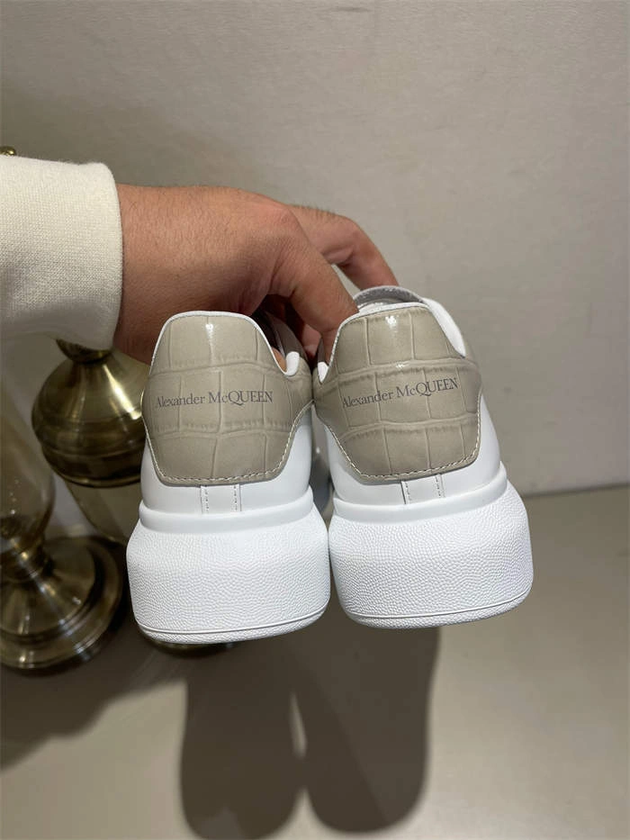 Mc Queen Comfortable 2541