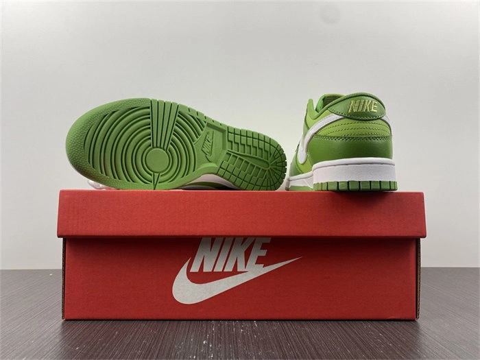 Vibrant Nike Dunk Low Chlorophyll DJ6188- 4737