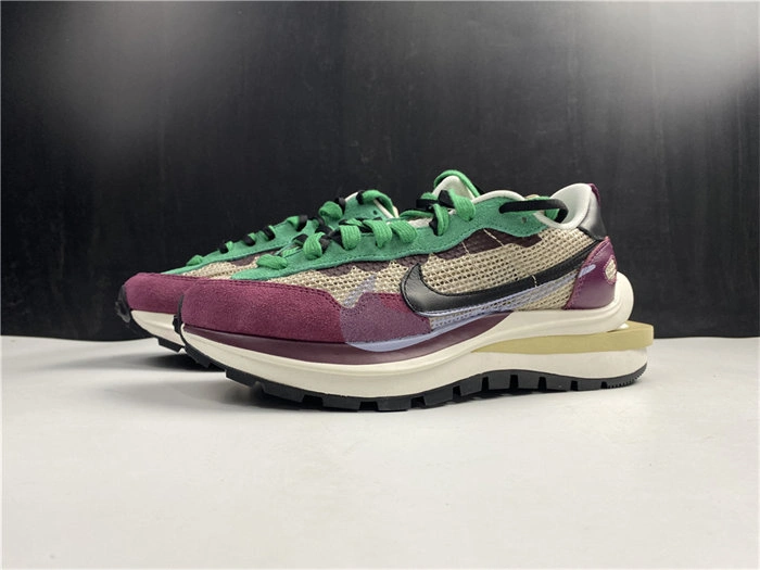 Contemporary Nike Vaporwaffle sacai Villain Red Neptune Green 5230